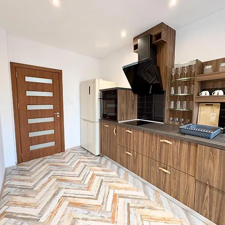 Red Square Residence Apartment Warna