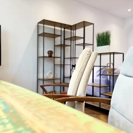 Red Square Residence Warna