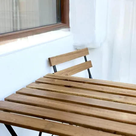 Apartment Red Square Residence Warna