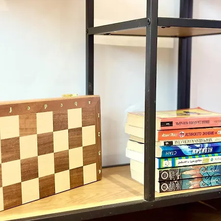 Red Square Residence Apartment Warna