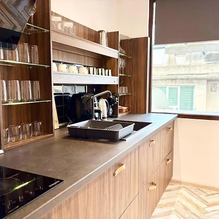 Red Square Residence * Warna