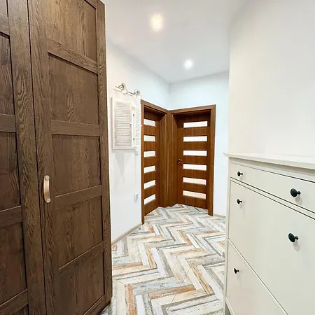 Red Square Residence Warna