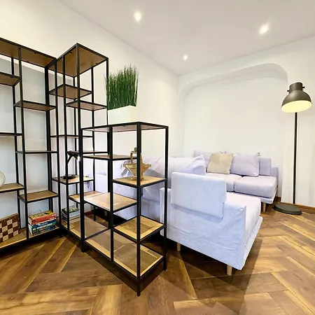 Red Square Residence Warna