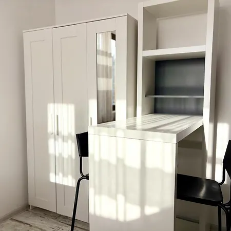 Apartment Red Square Residence Warna